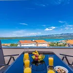 Capri With Heated Pool And Sea View On Krk Island Konukevi 4*