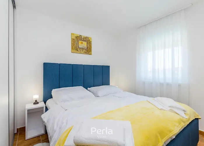 Capri With Heated Pool And Sea View On Krk Island 4*