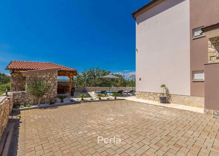 Capri With Heated Pool And Sea View On Krk Island Penzion 4*
