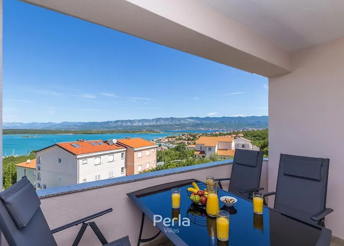 Capri With Heated Pool And Sea View On Krk Island Penzion 4*