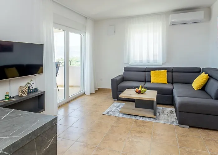 Penzion Capri With Heated Pool And Sea View On Krk Island 4*