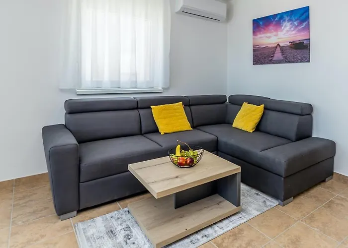 Capri With Heated Pool And Sea View On Krk Island Penzion
