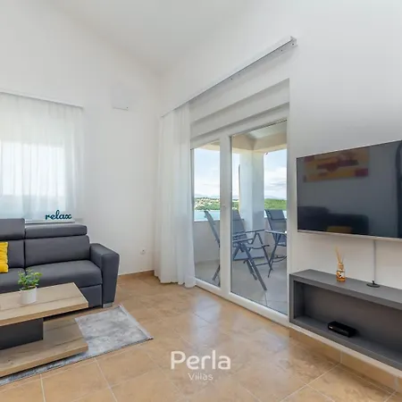 Гостевой дом Capri With Heated Pool And Sea View On Krk Island