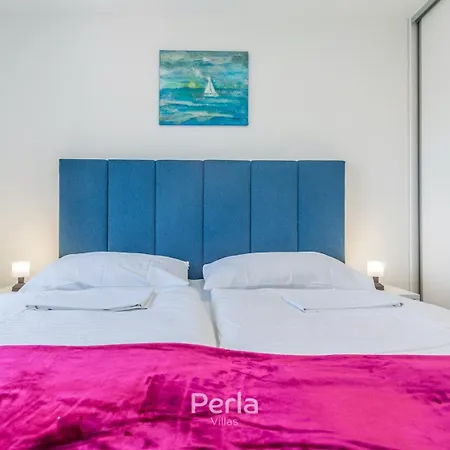House Capri With Heated Pool And Sea View Guest house