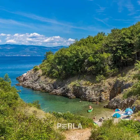 House Capri With Heated Pool And Sea View Guest house Klimno