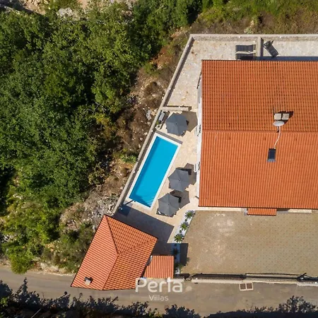 House Capri With Heated Pool And Sea View