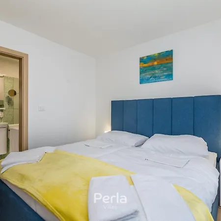 Гостевой дом Capri With Heated Pool And Sea View On Krk Island Климно