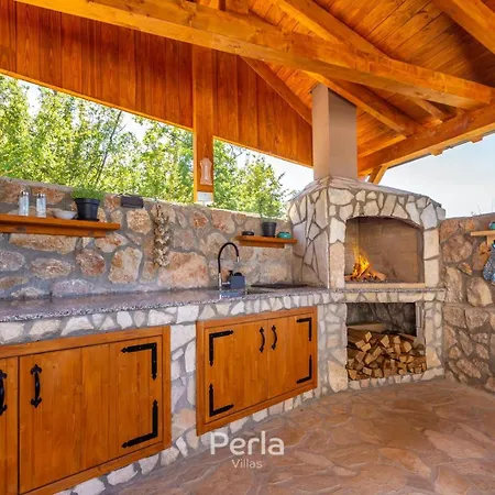 House Capri With Heated Pool And Sea View