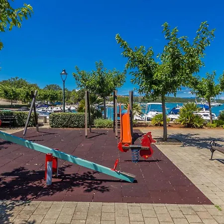 Guest house House Capri With Heated Pool And Sea View