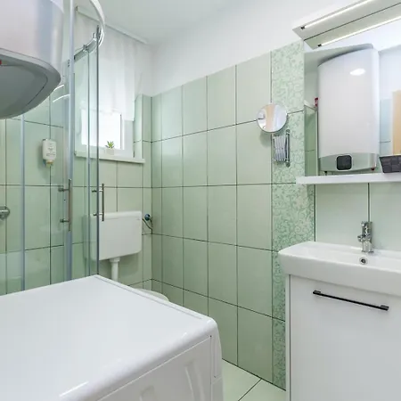 Гостевой дом Capri With Heated Pool And Sea View On Krk Island Климно