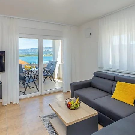 Гостевой дом Capri With Heated Pool And Sea View On Krk Island