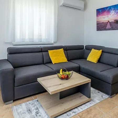 Capri With Heated Pool And Sea View On Krk Island Гостевой дом