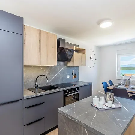 Гостевой дом Capri With Heated Pool And Sea View On Krk Island Климно