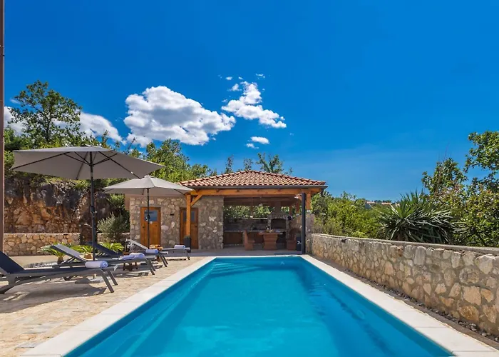ゲストハウス Capri With Heated Pool And Sea View On Krk Island 4*