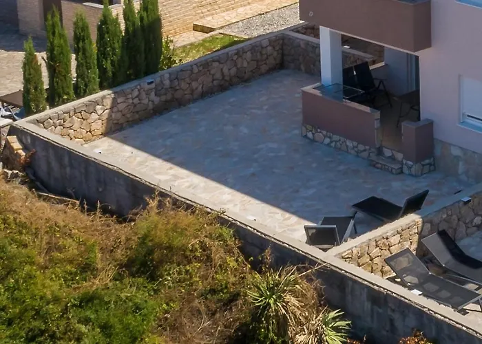 Capri With Heated Pool And Sea View On Krk Island ゲストハウス クリムノ