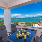 Πανσιόν Capri With Heated Pool And Sea View On Krk Island 4*