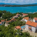 Πανσιόν Capri With Heated Pool And Sea View On Krk Island Klimno