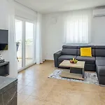 Πανσιόν Capri With Heated Pool And Sea View On Krk Island 4*