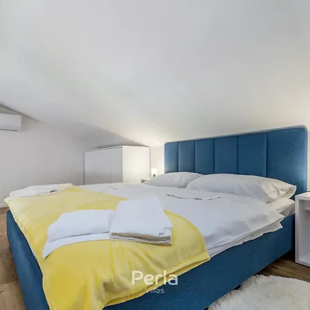Capri With Heated Pool And Sea View On Krk Island Konukevi