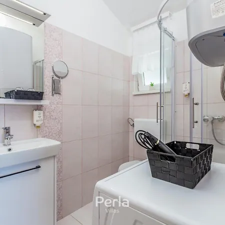 Capri With Heated Pool And Sea View On Krk Island Pensjonat