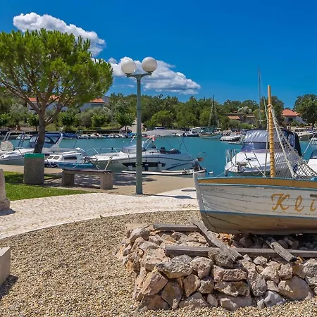 Capri With Heated Pool And Sea View On Krk Island 4*