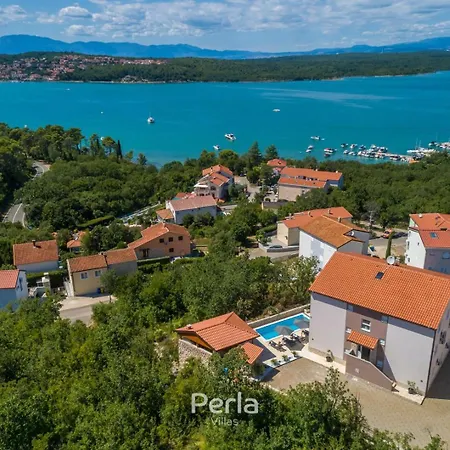 Pensjonat Capri With Heated Pool And Sea View On Krk Island Klimno
