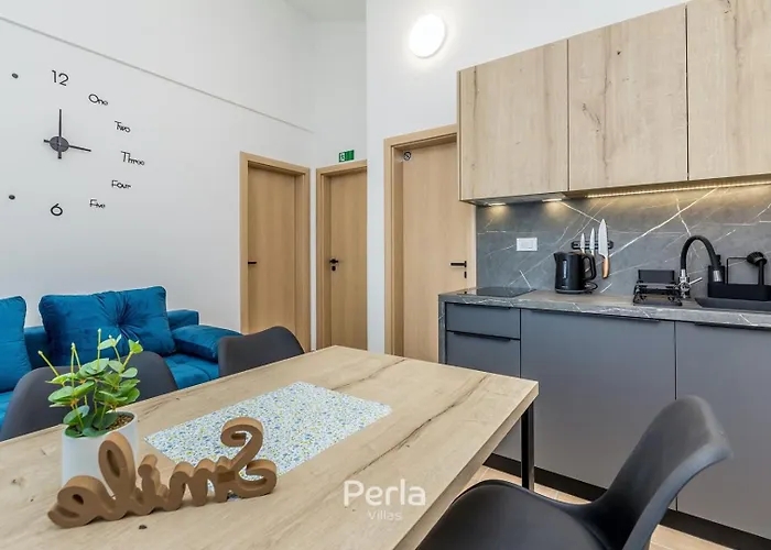 Capri With Heated Pool And Sea View On Krk Island 게스트하우스 4*