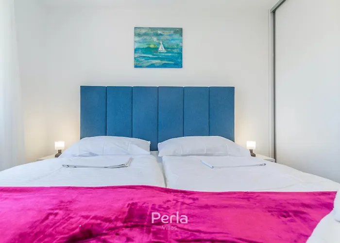 Capri With Heated Pool And Sea View On Krk Island 게스트하우스