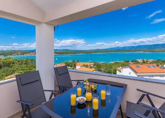 게스트하우스 Capri With Heated Pool And Sea View On Krk Island 4*