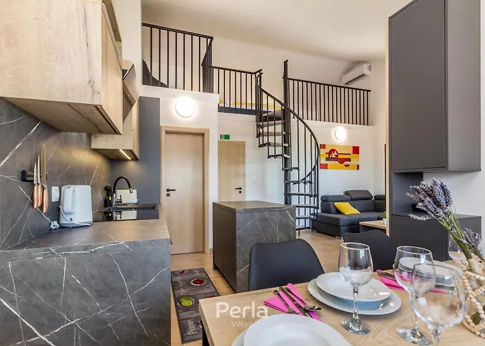 Capri With Heated Pool And Sea View On Krk Island 게스트하우스 4*