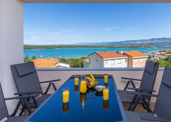 게스트하우스 Capri With Heated Pool And Sea View On Krk Island 4*