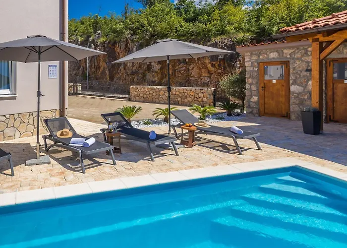 Capri With Heated Pool And Sea View On Krk Island 게스트하우스 4*