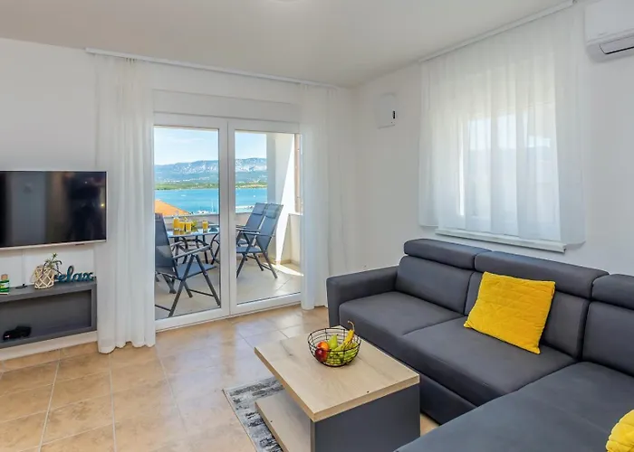 게스트하우스 Capri With Heated Pool And Sea View On Krk Island