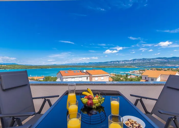 Capri With Heated Pool And Sea View On Krk Island 게스트하우스 4*